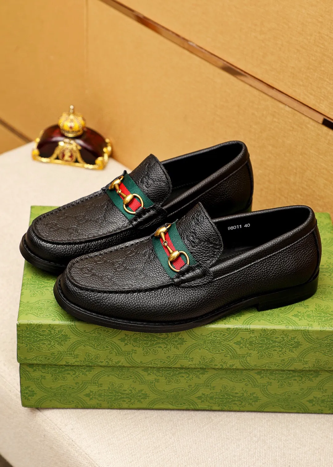 Men's shoes 💰460 💐 Product trademark: GUCCI "Gucci" casual leather shoes Regular size: 38-44 (45🉑️customized) Product materials: Selected imported first-layer pebbled cowhide embossed upper + luxury hardware buckle, imported water-dyed cowhide leather lining. Strong three-dimensional visual effect, original combination outsole Color: 5⃣️colors available